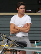 Zac Efron : zac-efron-1378660495.jpg