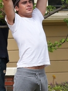 Zac Efron : zac-efron-1378660504.jpg