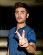 Zac Efron : zac-efron-1382045145.jpg