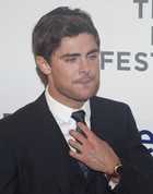 Zac Efron : zac-efron-1384010758.jpg