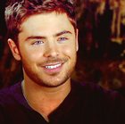 Zac Efron : zac-efron-1385400680.jpg