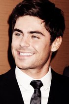 Zac Efron : zac-efron-1391684040.jpg