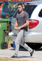 Zac Efron : zac-efron-1408635445.jpg