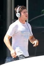 Zac Efron : zac-efron-1408721123.jpg