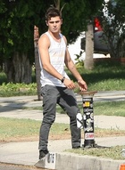 Zac Efron : zac-efron-1408745150.jpg