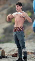 Zac Efron : zac-efron-1410527224.jpg