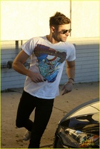 Zac Efron : zac-efron-1415393302.jpg