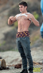 Zac Efron : zac-efron-1420510825.jpg