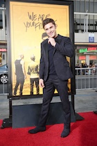 Zac Efron : zac-efron-1442084611.jpg