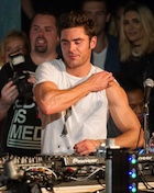 Zac Efron : zac-efron-1442084730.jpg