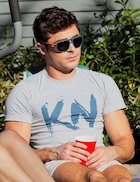 Zac Efron : zac-efron-1463186881.jpg