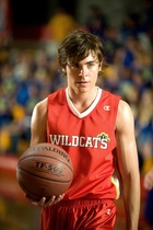 Zac Efron : zac-efron-1561843286.jpg