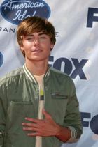 Zac Efron : zac_efron_1180297326.jpg