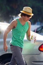 Zac Efron : zac_efron_1199389328.jpg