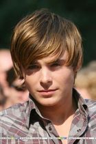 Zac Efron : zac_efron_1202055707.jpg