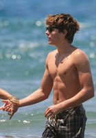 Zac Efron : zac_efron_1203114838.jpg