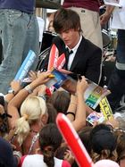 Zac Efron : zac_efron_1203114860.jpg