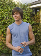 Zac Efron : zac_efron_1203801410.jpg