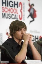 Zac Efron : zac_efron_1210355093.jpg