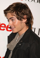 Zac Efron : zac_efron_1222666889.jpg