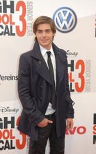 Zac Efron : zac_efron_1223322019.jpg