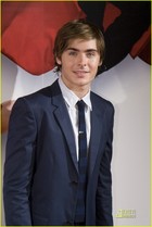 Zac Efron : zac_efron_1223602136.jpg