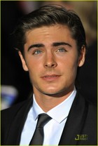 Zac Efron : zac_efron_1224256393.jpg