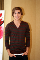 Zac Efron : zac_efron_1234892662.jpg