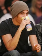 Zac Efron : zac_efron_1236217658.jpg