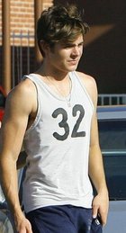 Zac Efron : zac_efron_1247091365.jpg