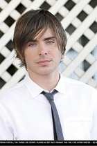 Zac Efron : zac_efron_1251752208.jpg