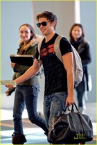 Zac Efron : zac_efron_1261677672.jpg