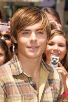 Zac Efron : zac_efron_1262981696.jpg