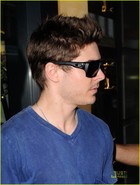 Zac Efron : zac_efron_1266262127.jpg