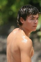 Zac Efron : zac_efron_1267409377.jpg