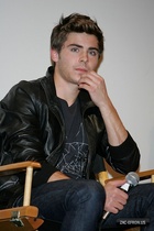 Zac Efron : zac_efron_1267969373.jpg