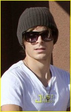 Zac Efron : zac_efron_1267981878.jpg