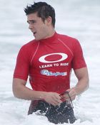 Zac Efron : zac_efron_1272394517.jpg