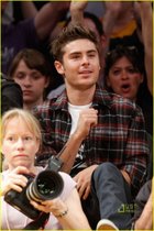 Zac Efron : zac_efron_1275163182.jpg