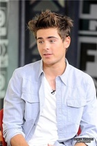 Zac Efron : zac_efron_1281640887.jpg