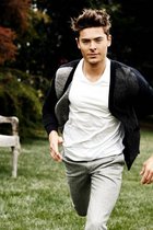 Zac Efron : zac_efron_1282659931.jpg