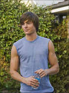 Zac Efron : zac_efron_1282928510.jpg