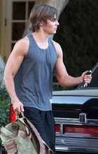 Zac Efron : zac_efron_1282928551.jpg