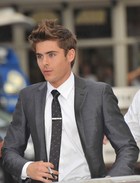 Zac Efron : zac_efron_1286386588.jpg