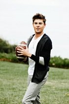 Zac Efron : zac_efron_1291639734.jpg