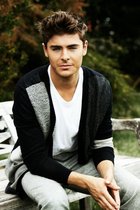 Zac Efron : zac_efron_1291639747.jpg