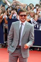 Zac Efron : zac_efron_1294334089.jpg