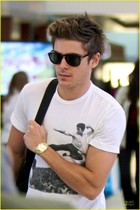 Zac Efron : zac_efron_1294538575.jpg