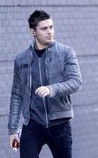 Zac Efron : zac_efron_1299085285.jpg