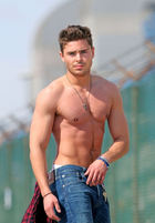 Zac Efron : zac_efron_1300386602.jpg